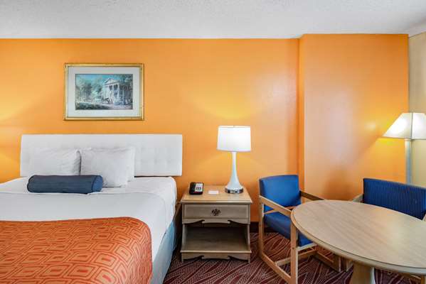  - Howard Johnson Express Inn Staunton