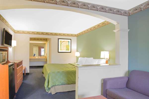  - Days Inn Nacogdoches