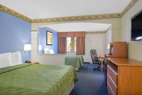  - Days Inn Nacogdoches