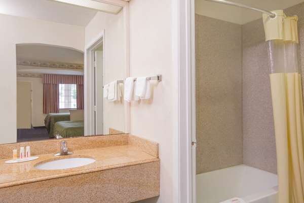  - Days Inn Nacogdoches