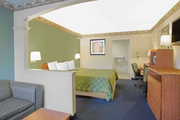 - Days Inn Nacogdoches