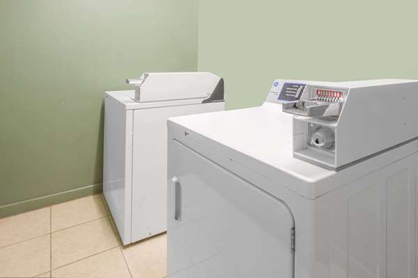 Amenities - Days Inn Nacogdoches