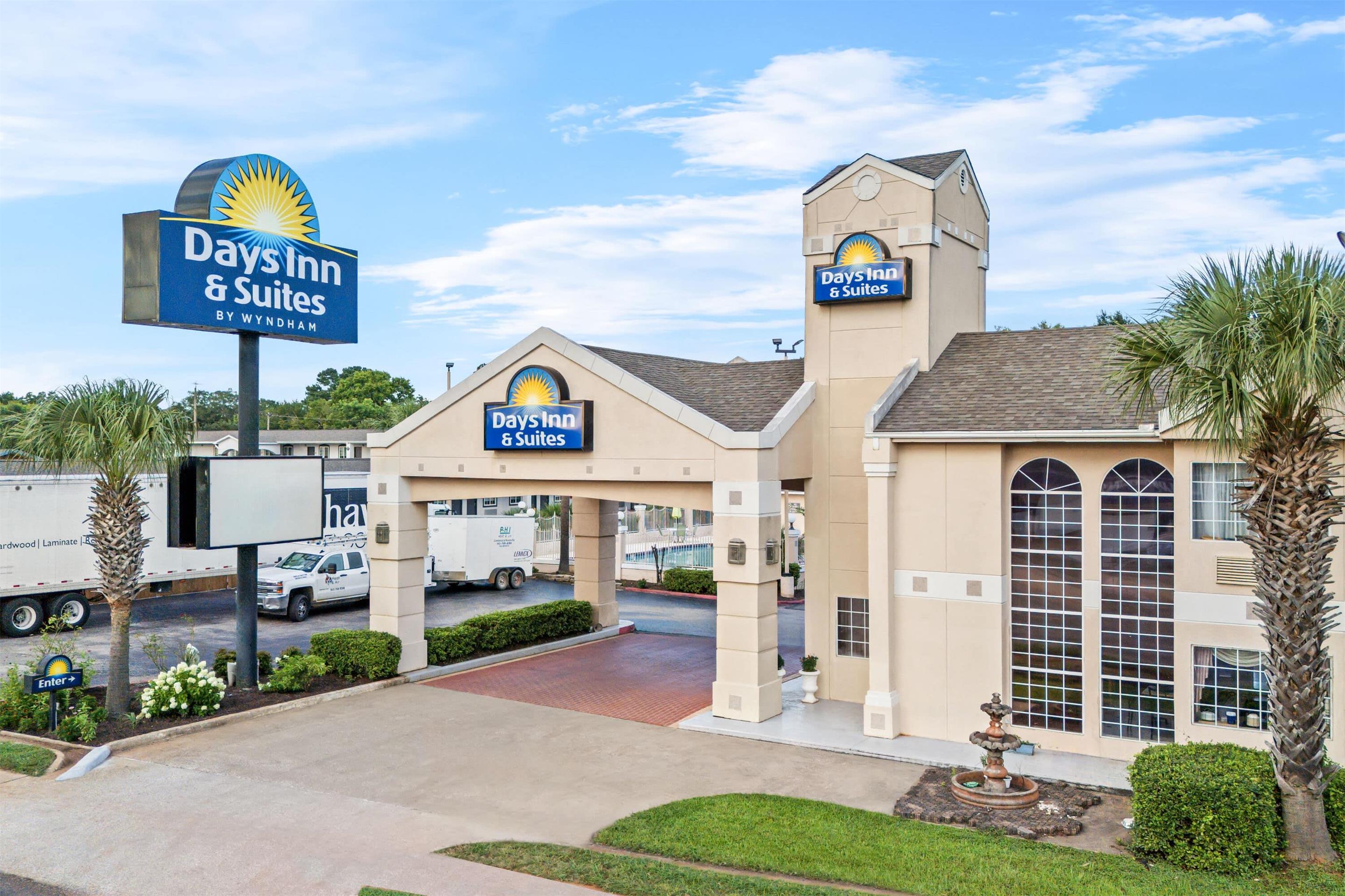 Exterior | Days Inn by Wyndham Nacogdoches/SFA University/Downtown