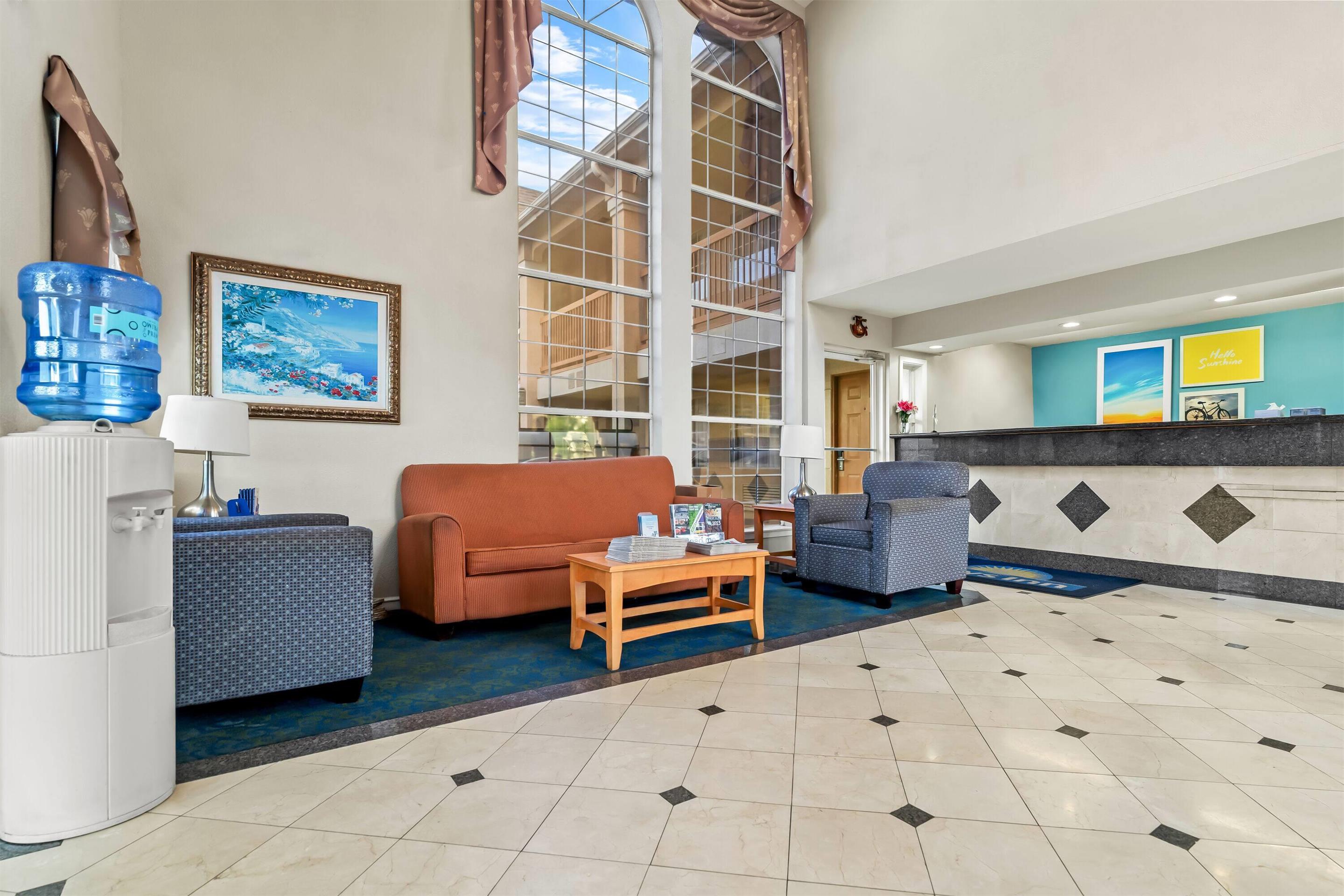 Lobby | Days Inn by Wyndham Nacogdoches/SFA University/Downtown