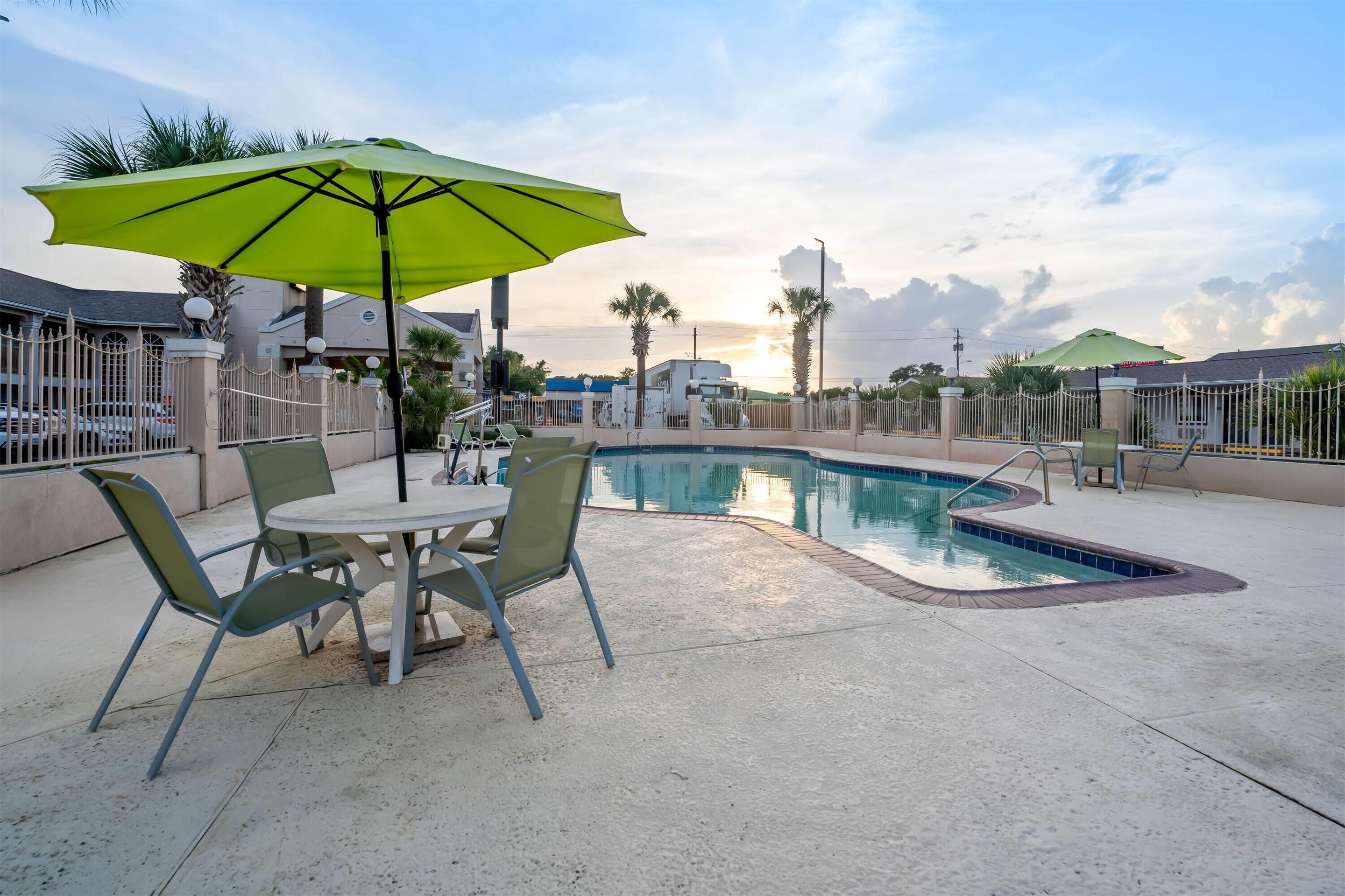 Pool | Days Inn by Wyndham Nacogdoches/SFA University/Downtown