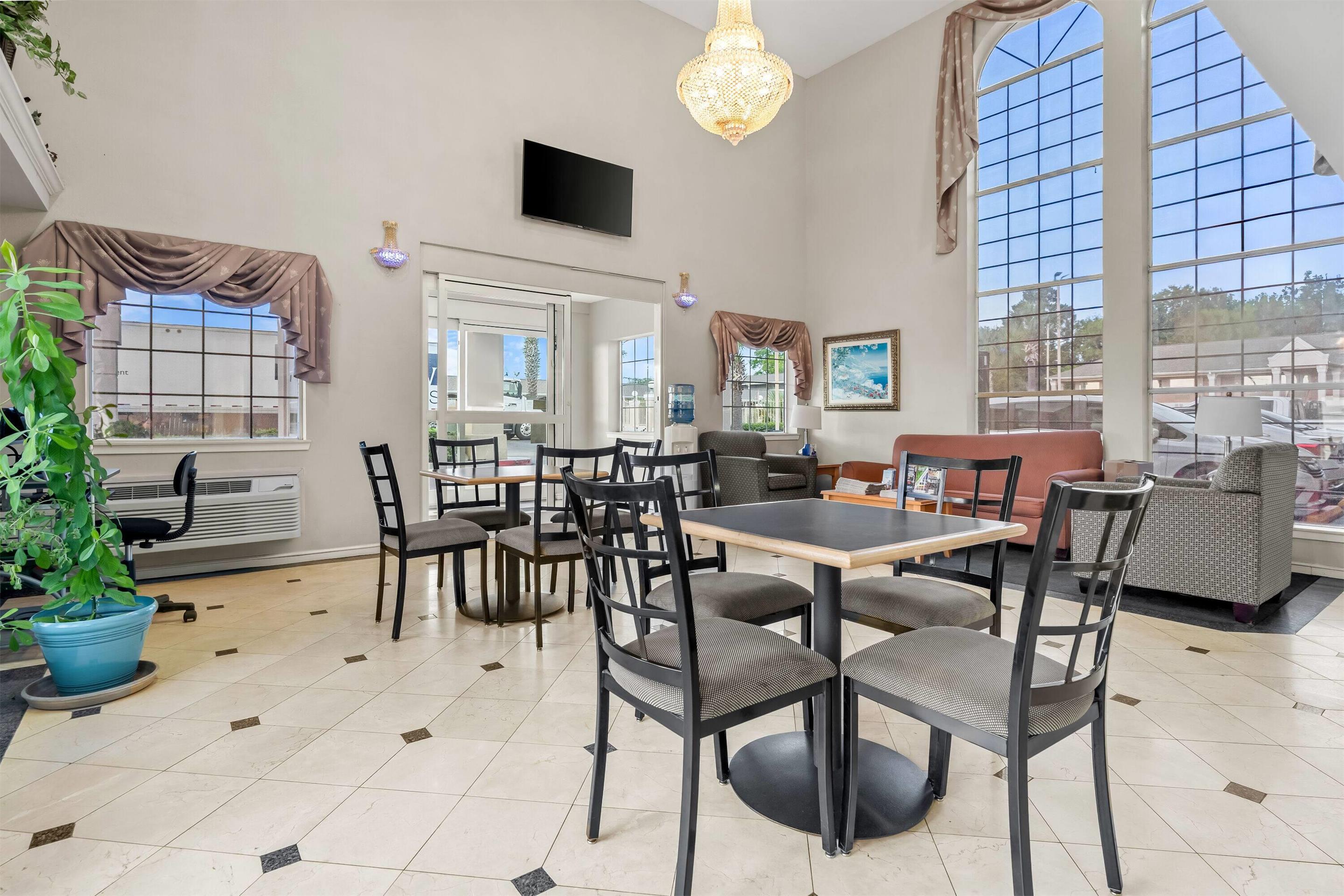 Breakfast Area | Days Inn by Wyndham Nacogdoches/SFA University/Downtown