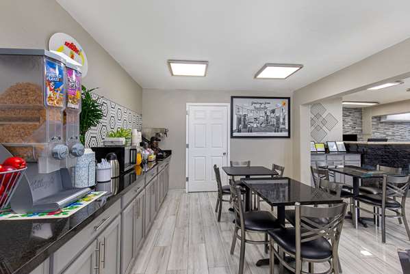  - Super 8 Motel West Nashville - I-40, Exit 201