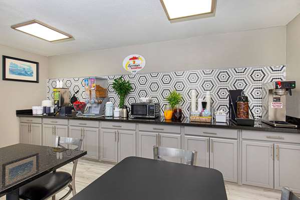  - Super 8 Motel West Nashville - I-40, Exit 201