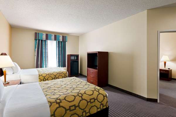 Suite - Baymont Inn & Suites Elizabethtown - I-65, Exit 94