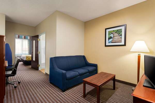 Suite - Baymont Inn & Suites Elizabethtown - I-65, Exit 94