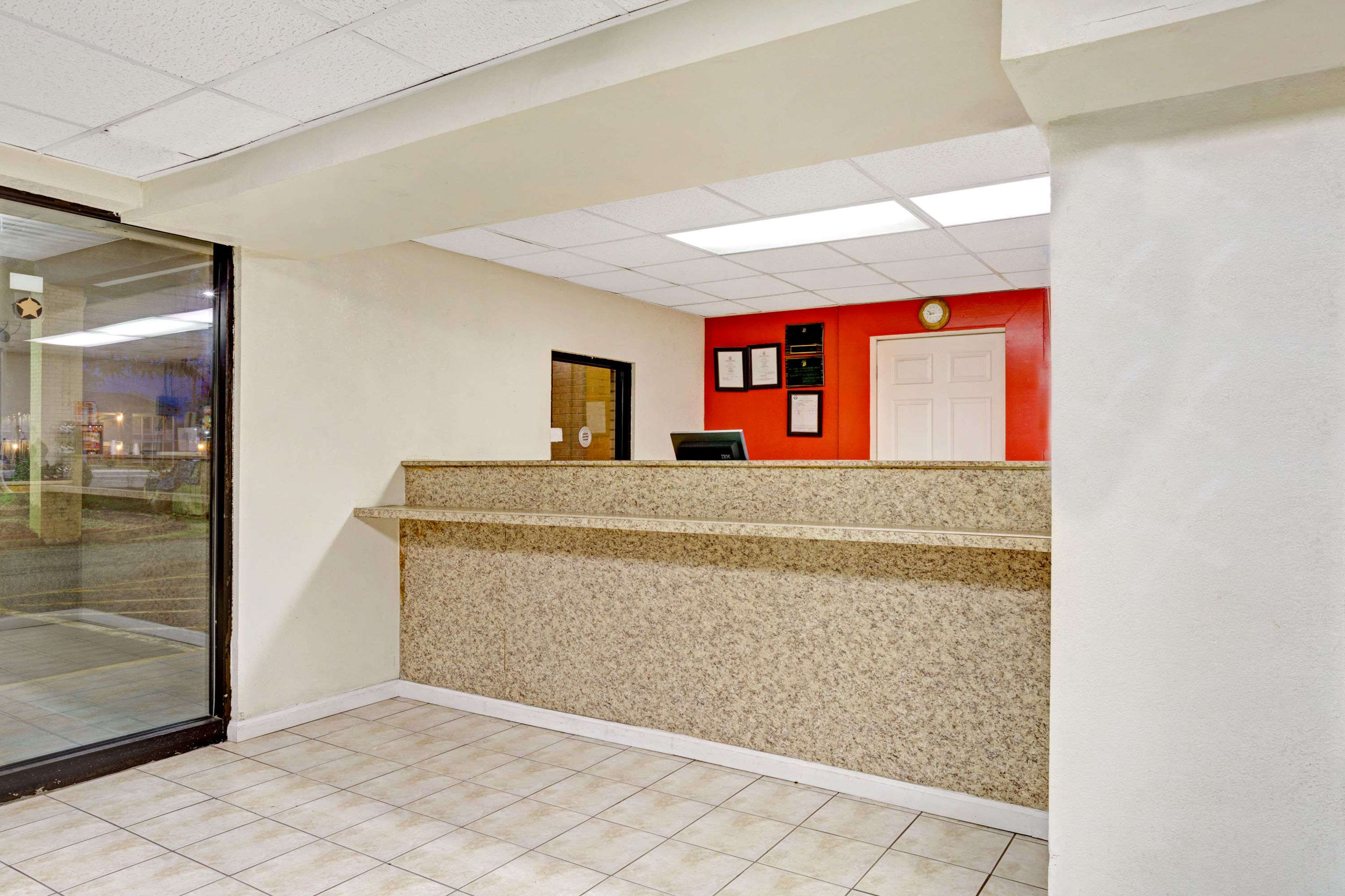 Front Desk | Super 8 by Wyndham Fredericksburg