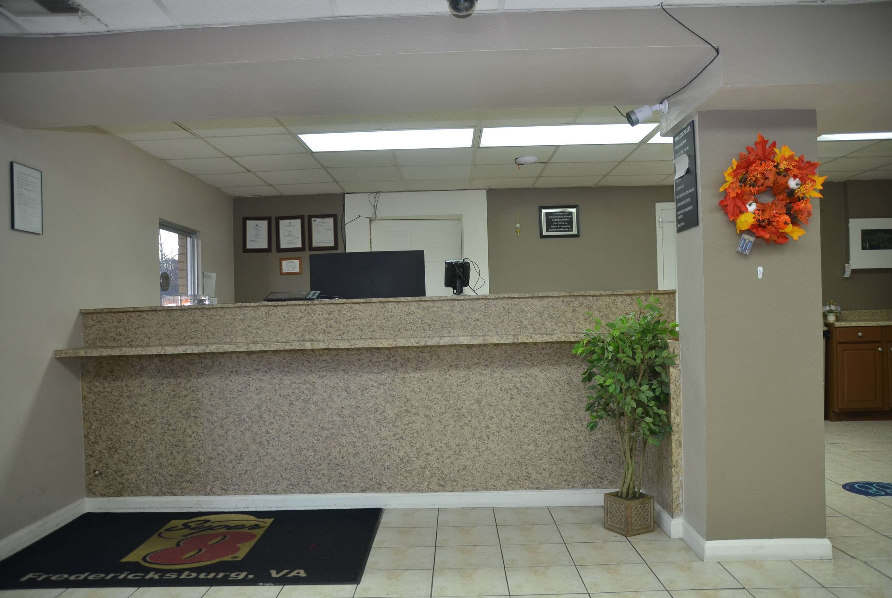 Lobby | Super 8 by Wyndham Fredericksburg