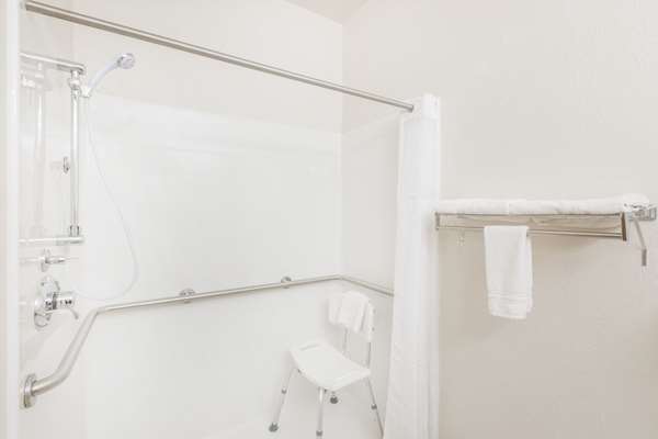  - Super 8 Hotel Holton