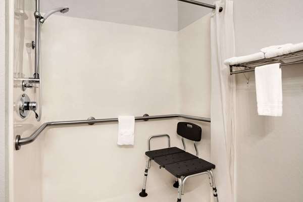  - Super 8 Hotel Holton