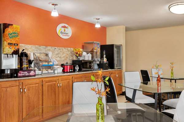 Restaurant - Super 8 Hotel Holton