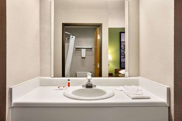  - Super 8 Hotel Holton