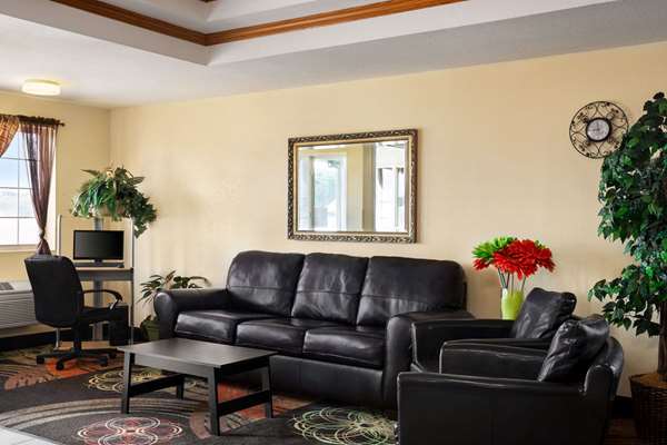  - Super 8 Hotel Holton