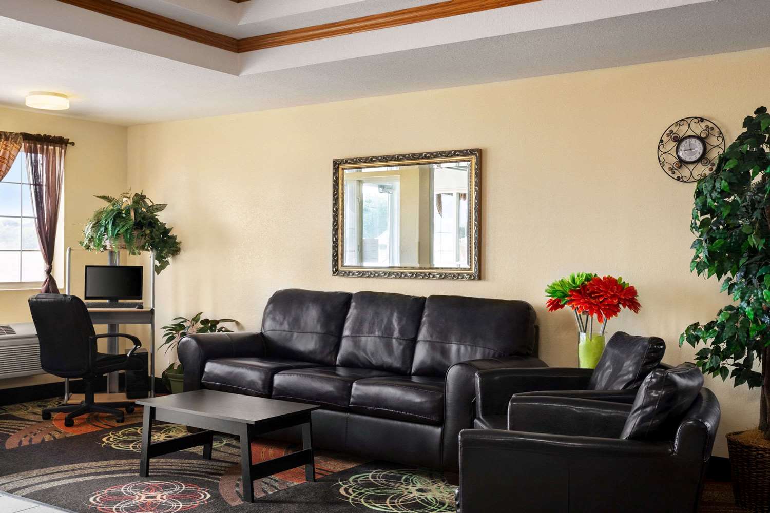 Super 8 Hotel Holton, KS See Discounts