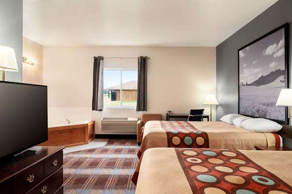 Suite - Super 8 Hotel Holton