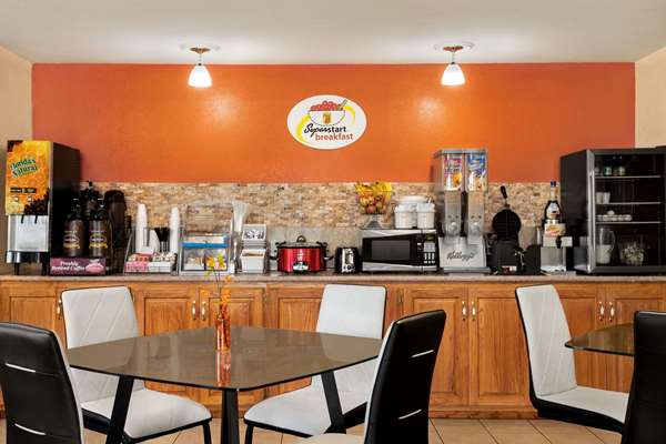 Restaurant - Super 8 Hotel Holton