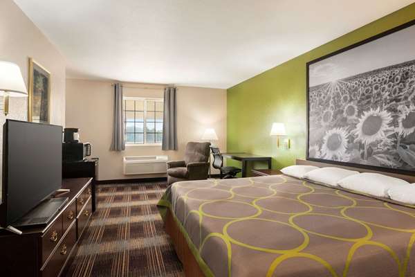 Suite - Super 8 Hotel Holton