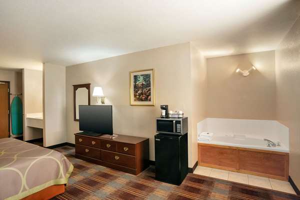 Suite - Super 8 Hotel Holton