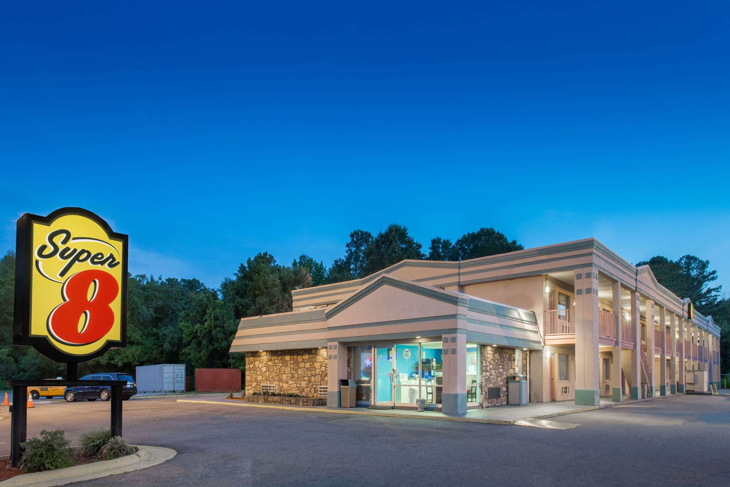 Super 8 DurhamUniversity Area NC | Super 8 by Wyndham Durham/University Area NC