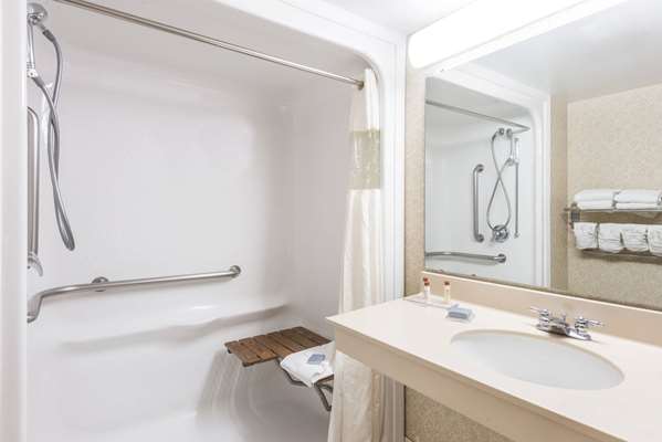  - Wingate by Wyndham Airport Indianapolis - I-74 & I-465, Exit 13