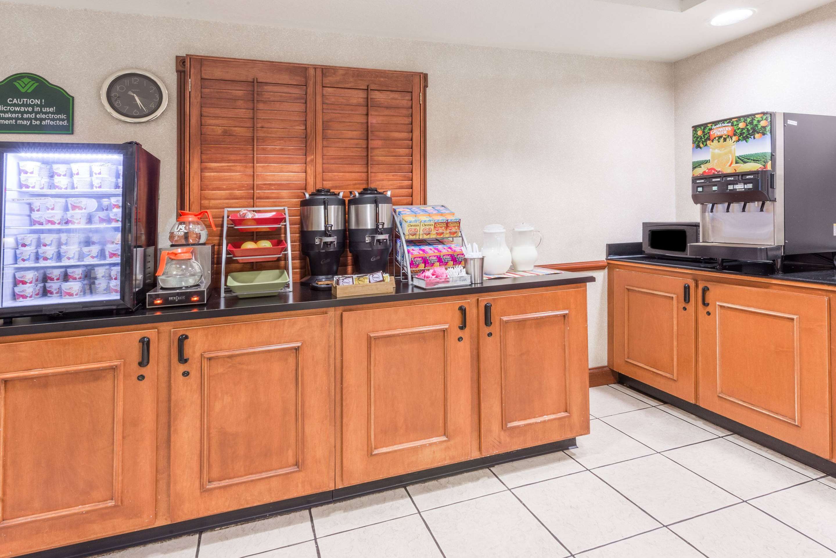 Breakfast Area | Wingate by Wyndham Indianapolis Airport-Rockville Rd.