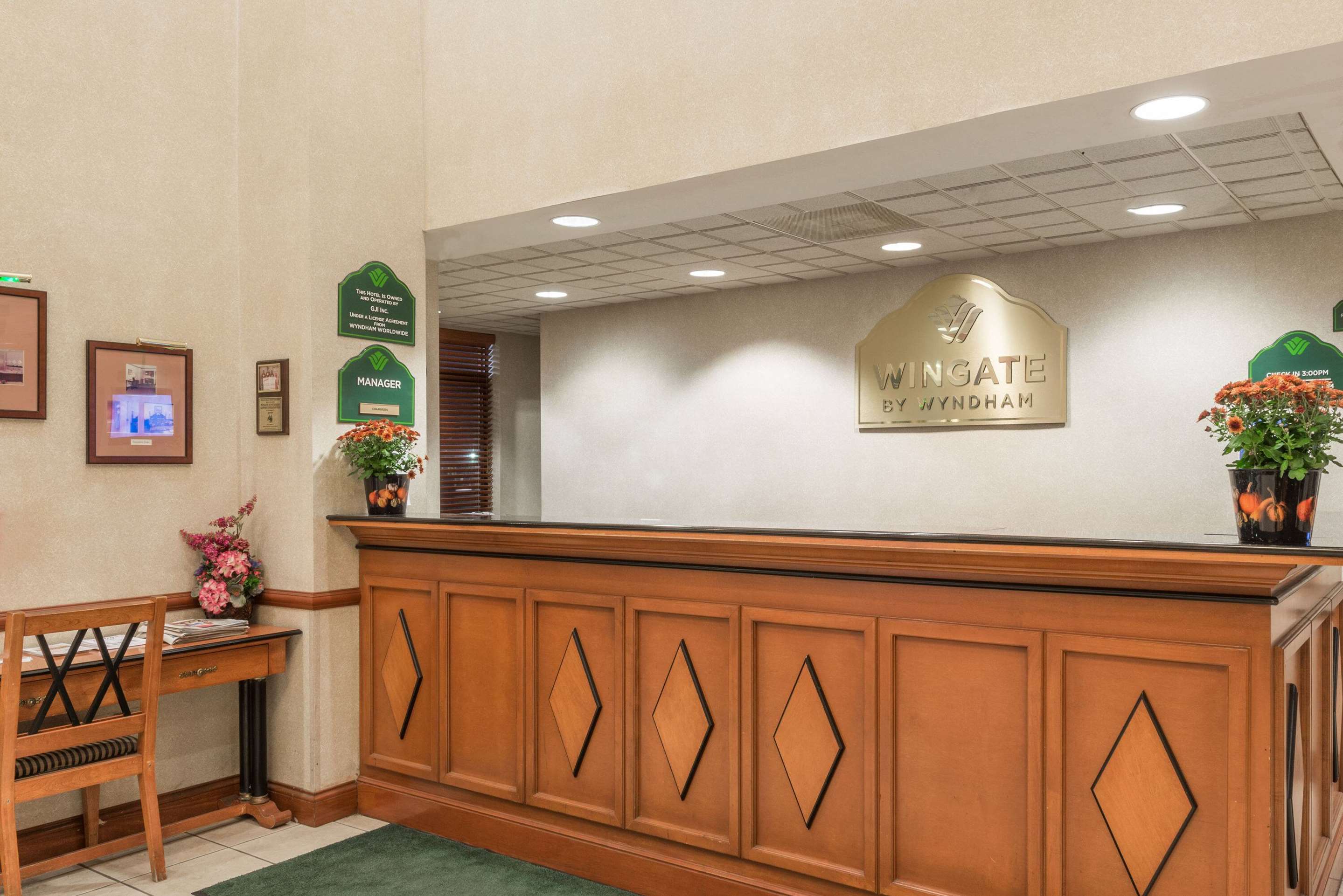 Front Desk | Wingate by Wyndham Indianapolis Airport-Rockville Rd.