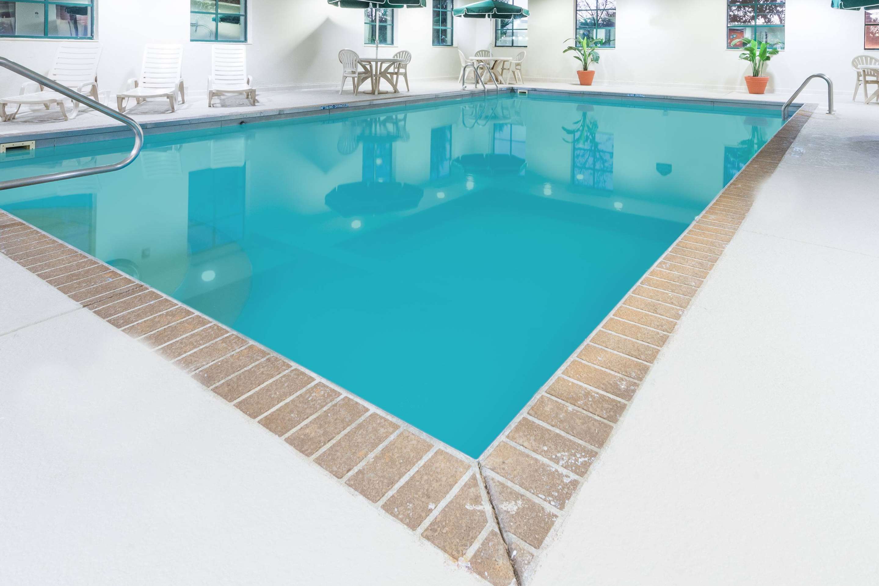 Pool | Wingate by Wyndham Indianapolis Airport-Rockville Rd.