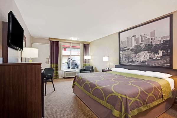  - Super 8 Motel Frontier City Oklahoma City - I-35 & I-44, Exit 137