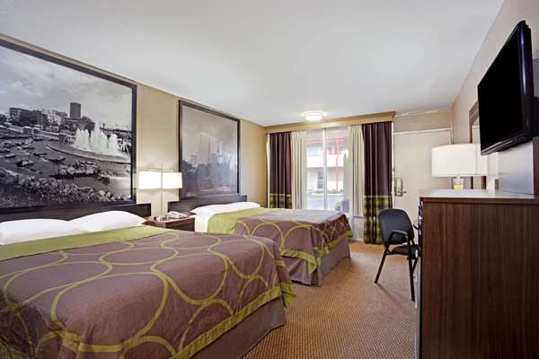  - Super 8 Motel Frontier City Oklahoma City - I-35 & I-44, Exit 137