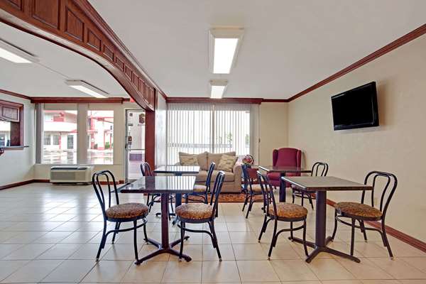  - Super 8 Motel Frontier City Oklahoma City - I-35 & I-44, Exit 137