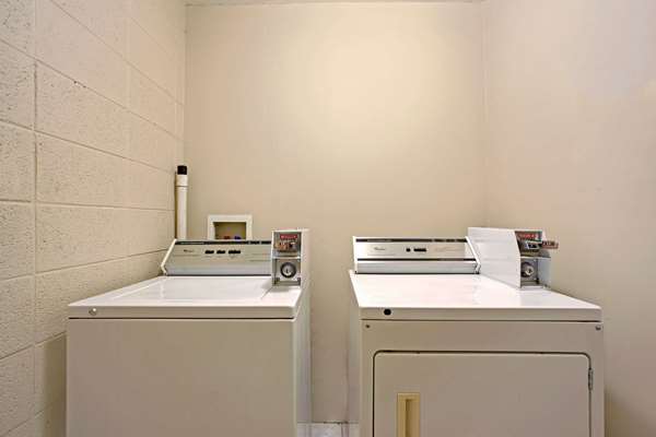  - Super 8 Motel Frontier City Oklahoma City - I-35 & I-44, Exit 137