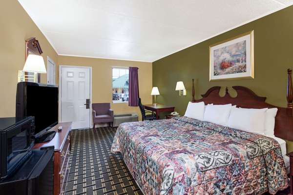  - Days Inn Lenoir City - I-75, Exit 81