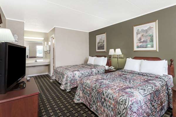  - Days Inn Lenoir City - I-75, Exit 81