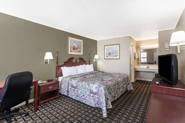  - Days Inn Lenoir City - I-75, Exit 81