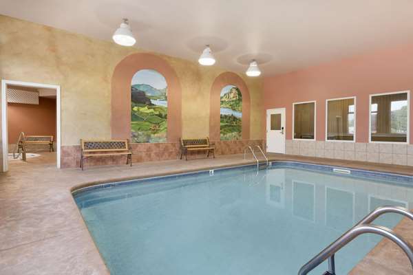 Pool - Days Inn Penticton