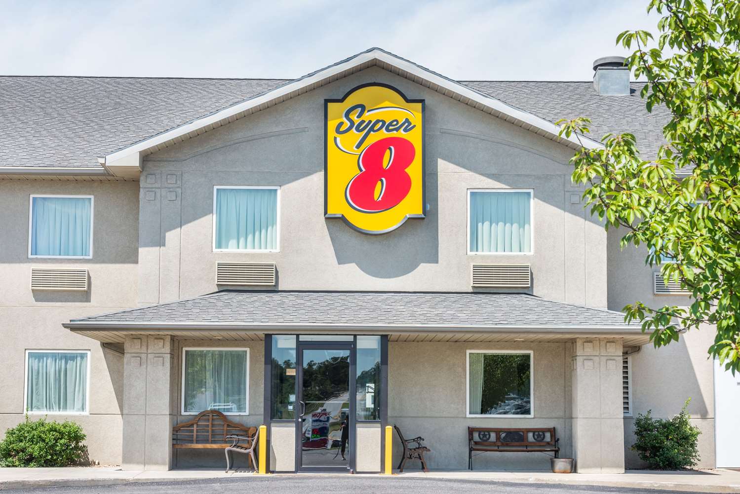 Super 8 Hotel Halfway Hagerstown I81, Exit 5B, MD See Discounts