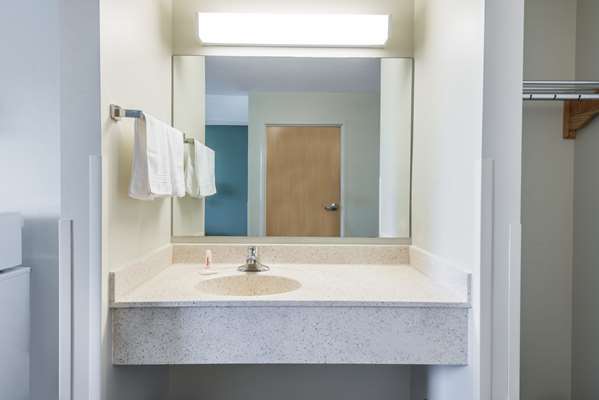  - Super 8 Hotel Halfway Hagerstown - I-81, Exit 5B