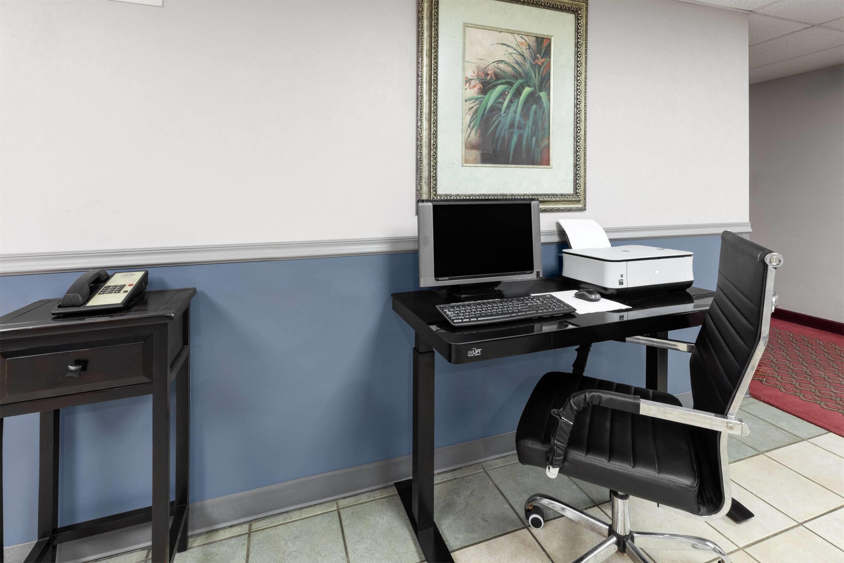 Business Center | Days Inn by Wyndham Mountain Home