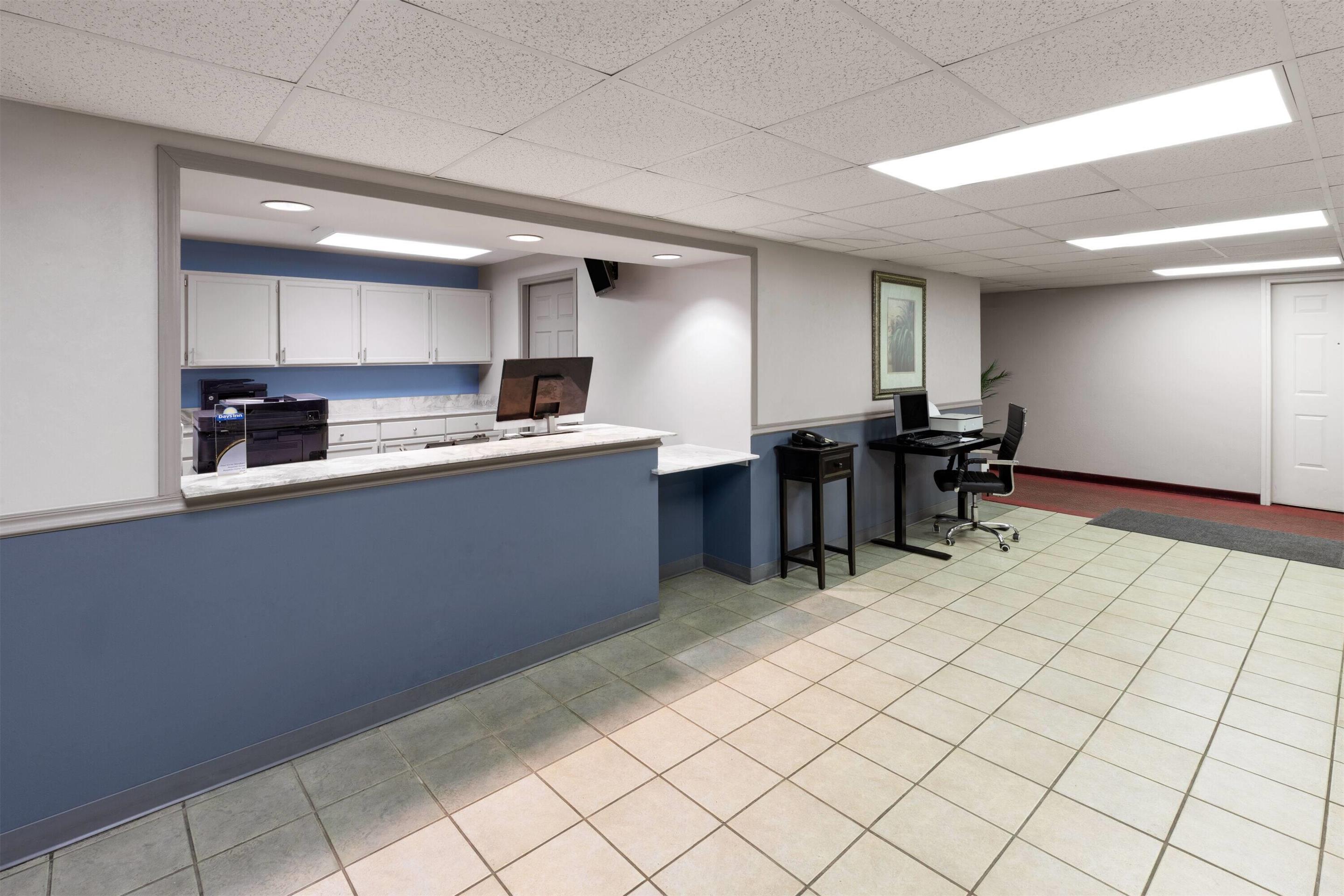 Lobby | Days Inn by Wyndham Mountain Home
