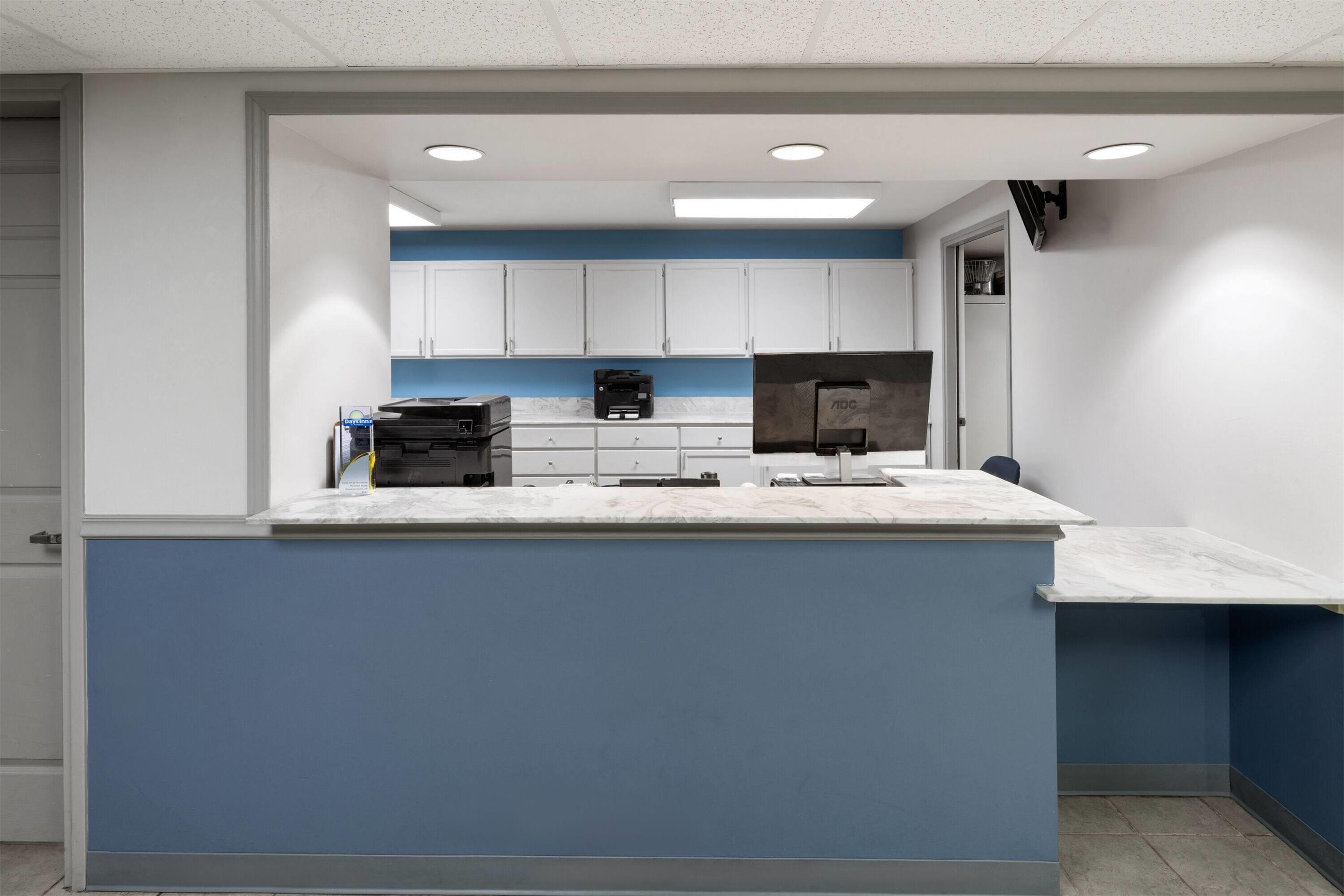 Reception | Days Inn by Wyndham Mountain Home
