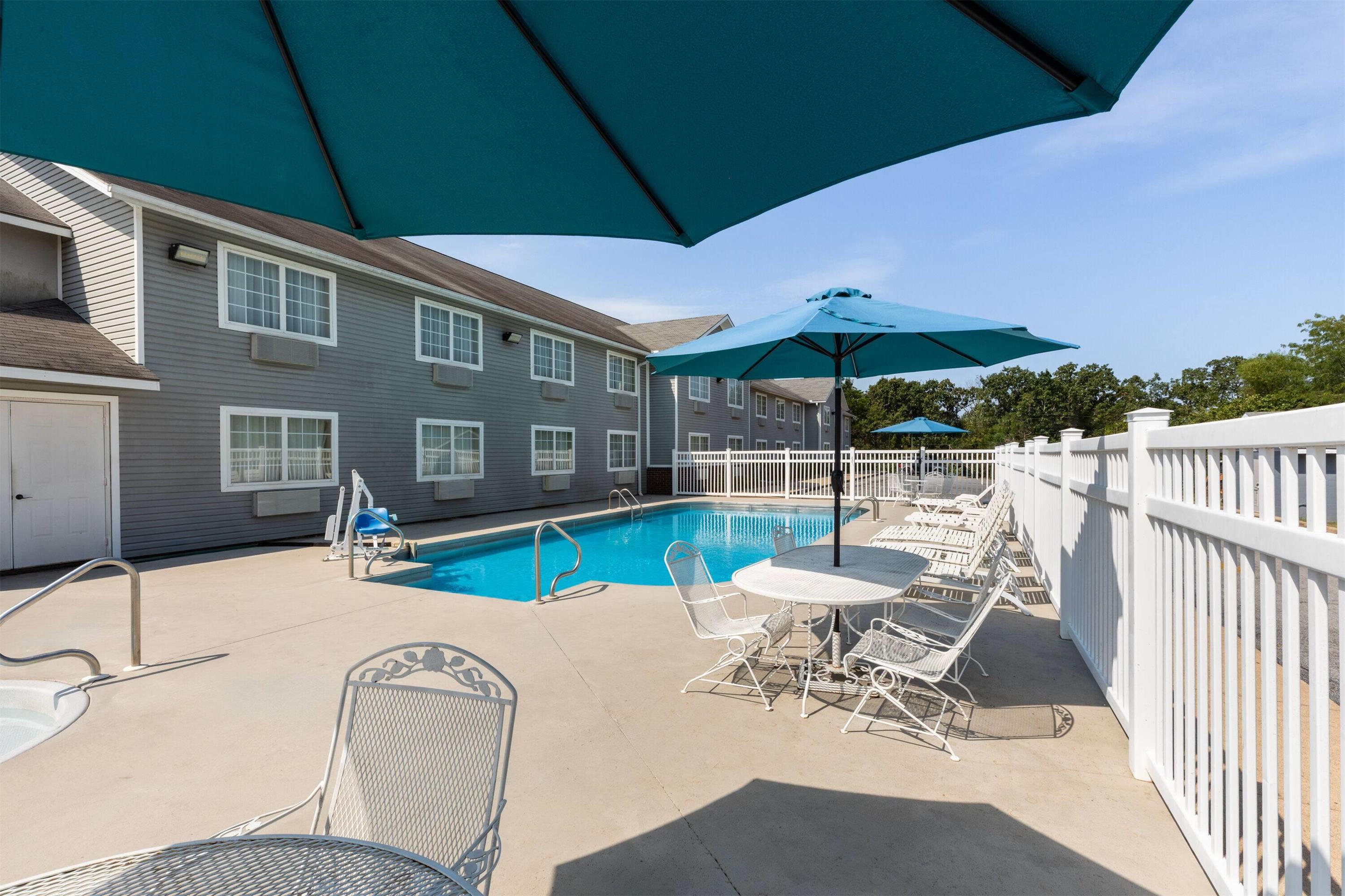 Pool | Days Inn by Wyndham Mountain Home