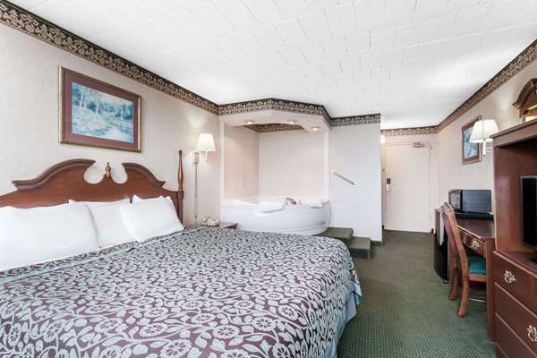 Suite - Days Inn Tannersville - I-80, Exit 299