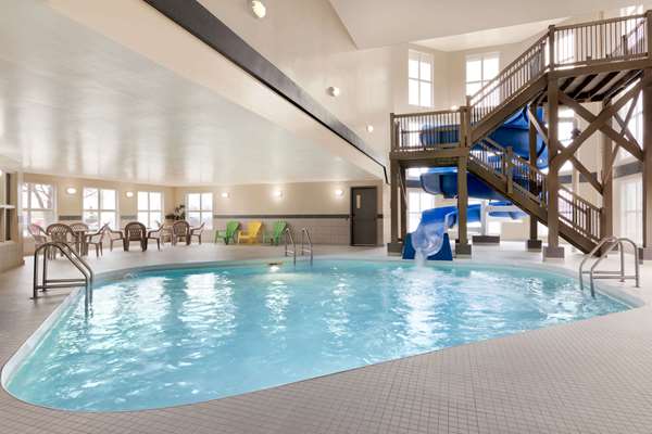 Pool - Days Inn Steinbach