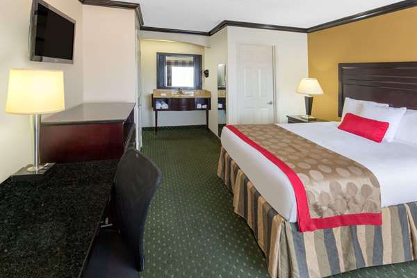  - Ramada Inn Airport Ontario
