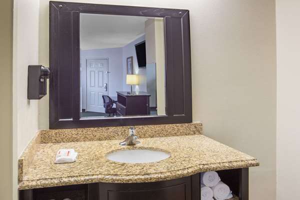  - Ramada Inn Airport Ontario