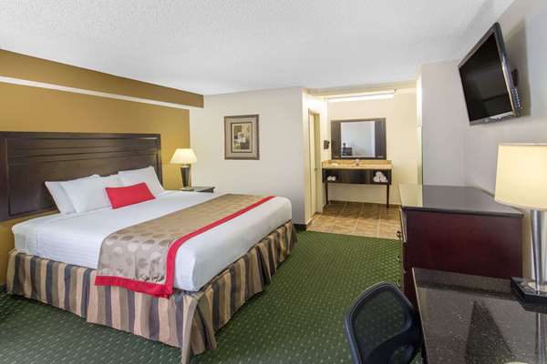  - Ramada Inn Airport Ontario